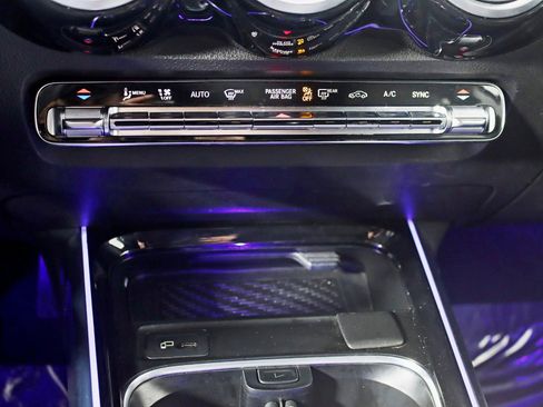 Used 2020 Mercedes-Benz GLB 250 4MATIC image 22