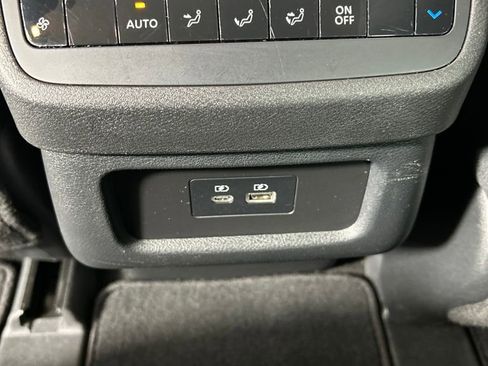 Used 2025 Nissan Pathfinder SV image 18