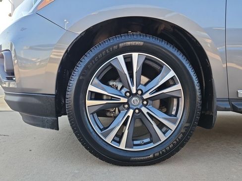 Used 2017 Nissan Pathfinder Platinum FWD image 27