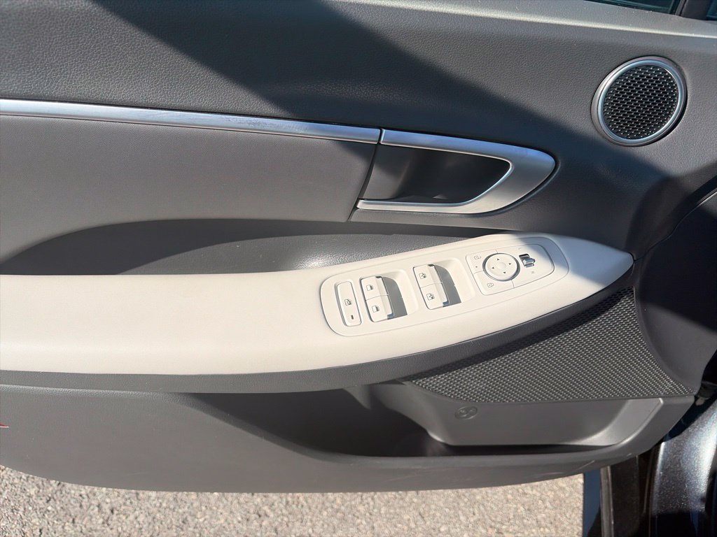 Used 2025 Hyundai Sonata SEL FWD image 17