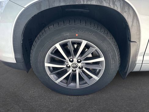 Used 2018 Toyota Highlander XLE image 10