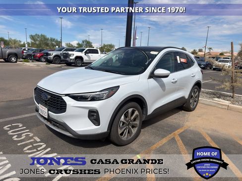 Used 2025 Ford Escape Platinum AWD/4WD image 1