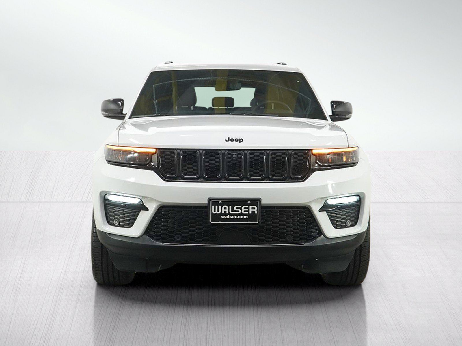 Used 2024 Jeep Grand Cherokee Limited w/ Luxury Tech Group II AWD/4WD image 9