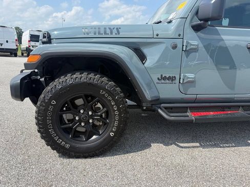 Used 2024 Jeep Gladiator Sport AWD/4WD image 21