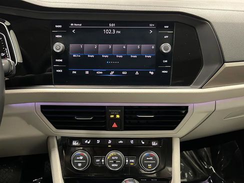 Used 2021 Volkswagen Jetta SEL Premium image 13