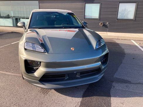 Used 2025 Porsche Macan 4S Electric AWD/4WD image 11