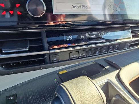 Used 2023 Toyota Sienna XSE w/ XSE Plus Package image 10