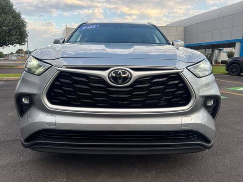 Used 2022 Toyota Highlander XLE FWD image 11