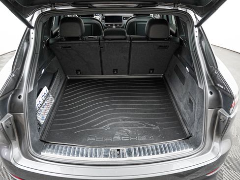 Certified 2023 Porsche Cayenne AWD/4WD image 26