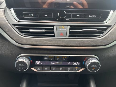 Used 2024 Nissan Altima 2.5 SL FWD image 31