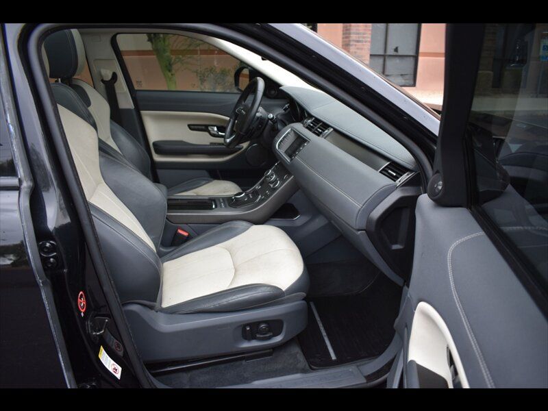Used 2019 Land Rover Range Rover Evoque SE Premium AWD/4WD image 32