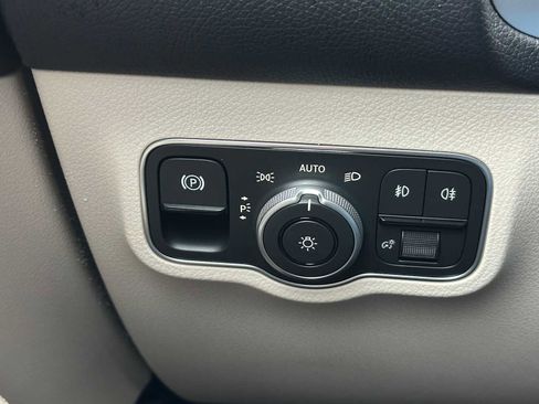 Used 2026 Mercedes-Benz GLB 250 4MATIC image 33