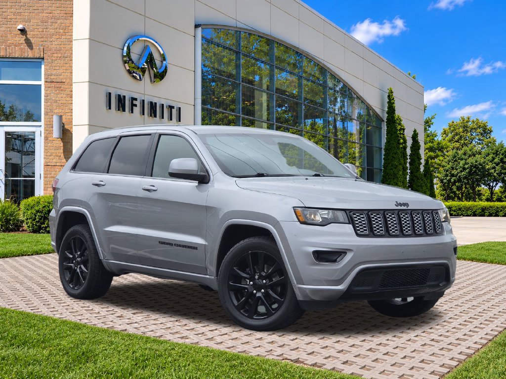 Used 2018 Jeep Grand Cherokee Altitude AWD/4WD image 2