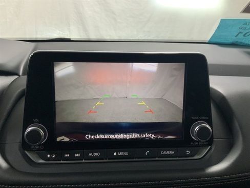 Used 2024 Nissan Rogue SV image 32