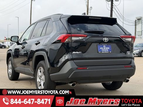 Used 2025 Toyota RAV4 XLE w/ Convenience Package image 7