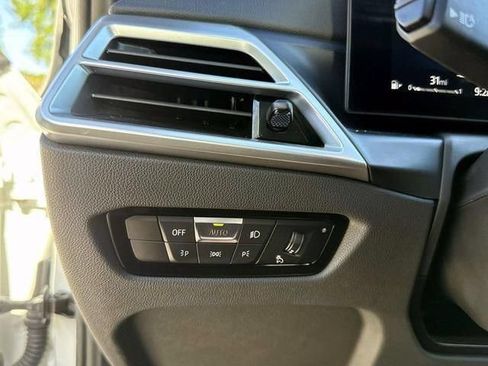 Used 2025 BMW 330i Sedan w/ Premium Package RWD image 34