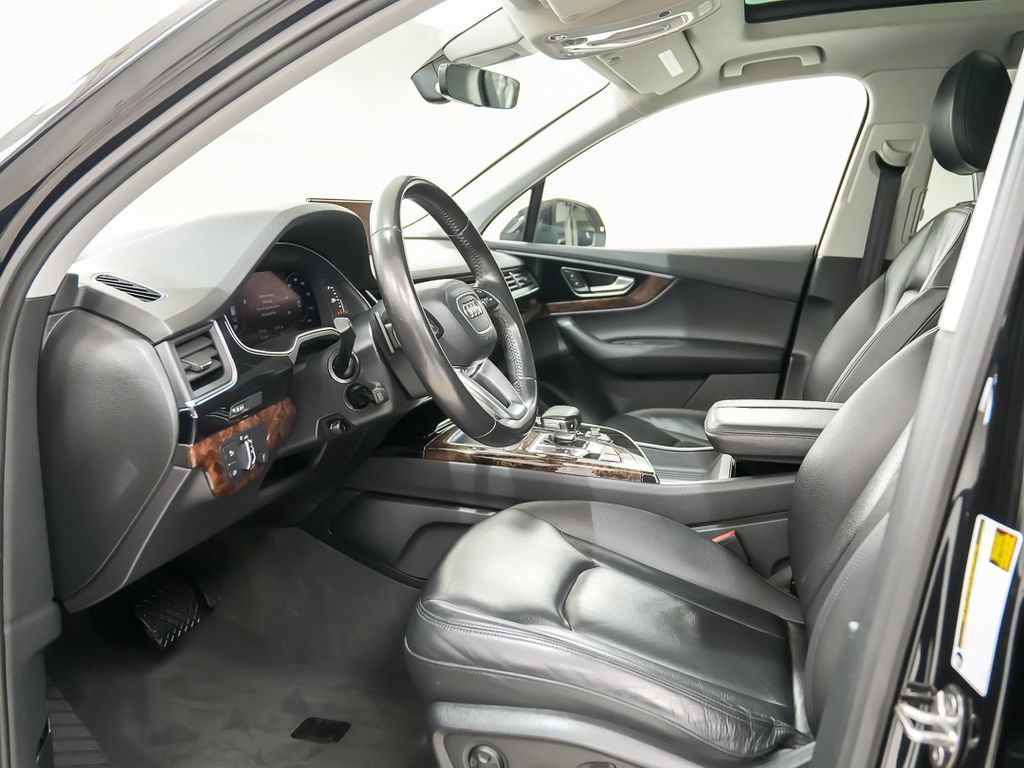 Used 2017 Audi Q7 3.0T Premium Plus w/ Premium Plus Package AWD/4WD image 5