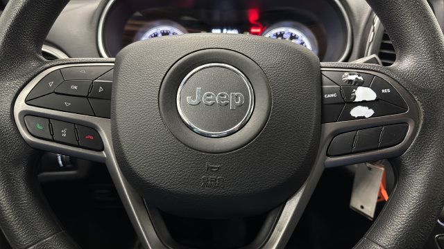 Used 2020 Jeep Cherokee Latitude AWD/4WD image 15