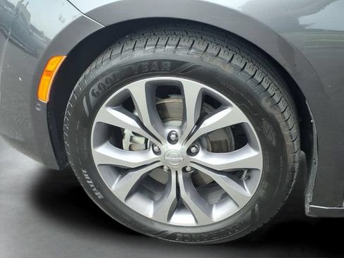 Used 2019 Chrysler Pacifica Limited w/ Advanced Safetytec Group FWD image 19