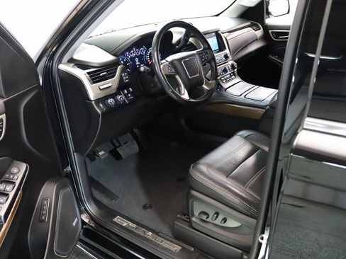Used 2019 GMC Yukon Denali w/ Denali Ultimate Package image 16