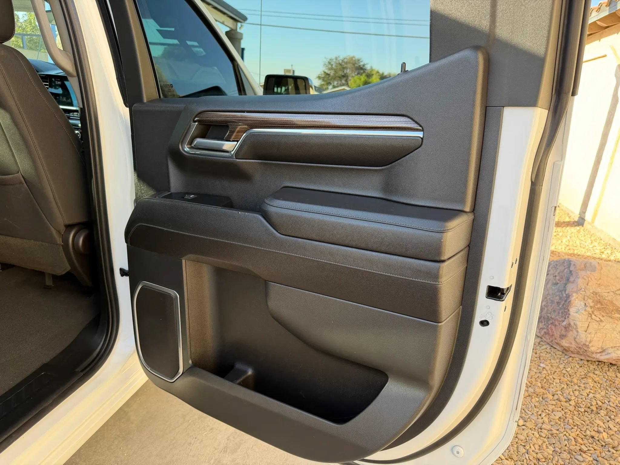 Used 2023 Chevrolet Silverado 1500 LT AWD/4WD image 8