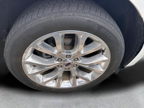 Used 2018 Ford Expedition Limited w/ Equipment Group 302A RWD image 15