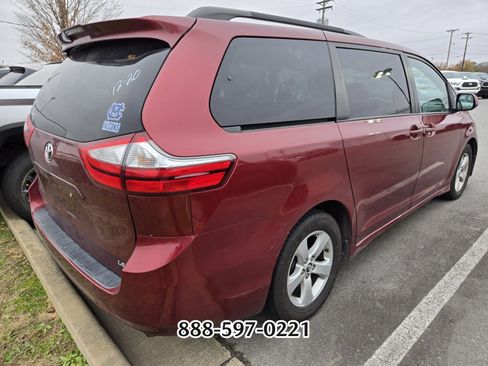 Used 2018 Toyota Sienna LE image 5