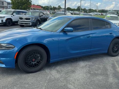 Used 2022 Dodge Charger SXT w/ Leather Interior Group RWD image 3