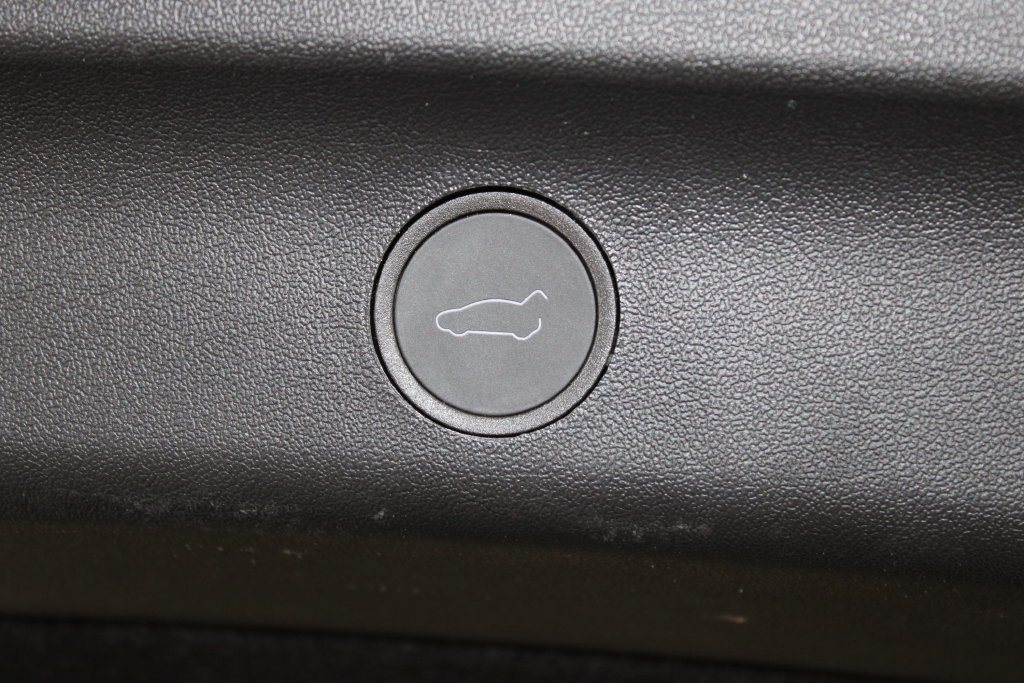 Used 2023 Tesla Model Y Long Range AWD/4WD image 17