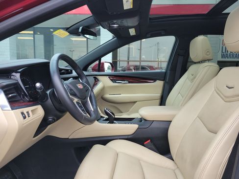 Used 2017 Cadillac XT5 Luxury w/ Driver Awareness Package image 15