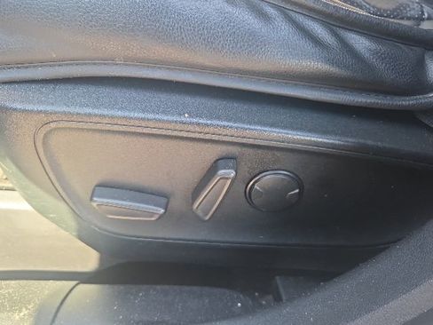 Used 2020 Ford Escape SE FWD image 25