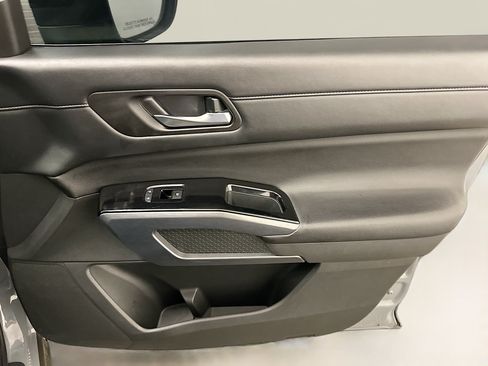 Used 2023 Nissan Pathfinder SL AWD/4WD image 35