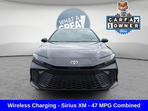 Used 2025 Toyota Camry SE FWD image 9