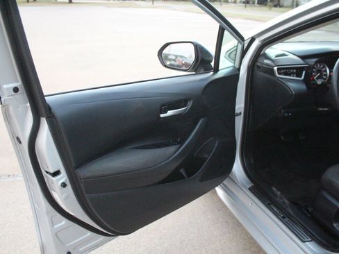 Used 2020 Toyota Corolla LE FWD image 21