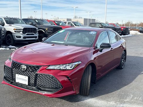 Used 2021 Toyota Avalon XSE image 7