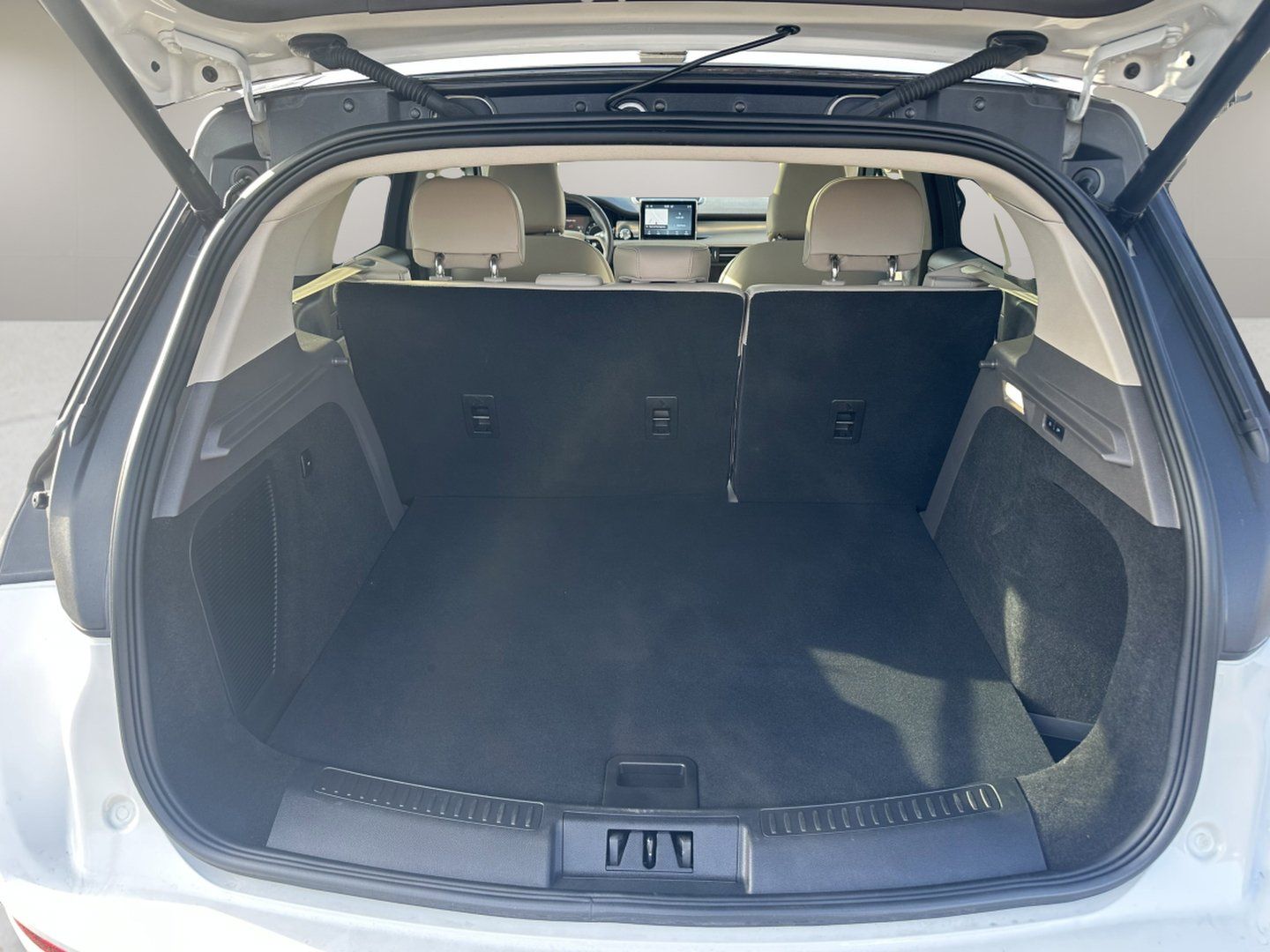 Used 2022 Lincoln Corsair AWD w/ Premium Package image 7