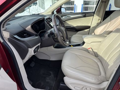 Used 2019 Lincoln MKC Premiere image 17