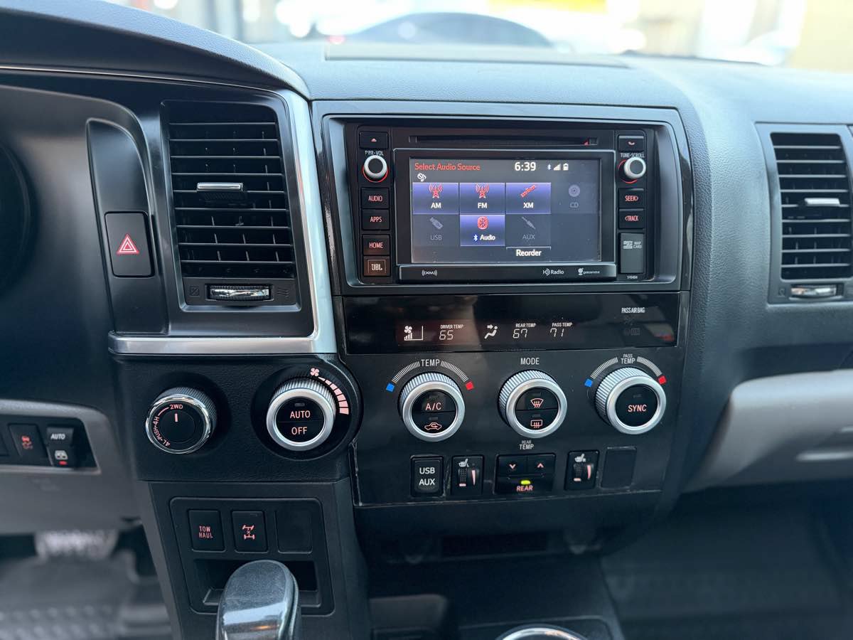 Used 2018 Toyota Sequoia Limited w/ Safety & Convenience Package AWD/4WD image 23