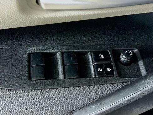 Used 2021 Toyota Corolla LE image 18