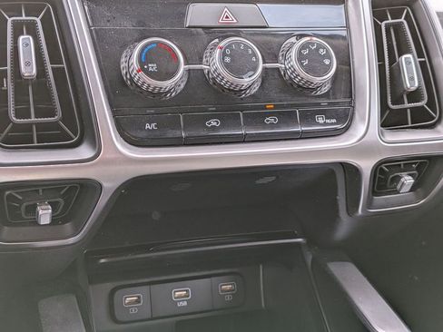 Used 2023 Kia Sorento LX image 19