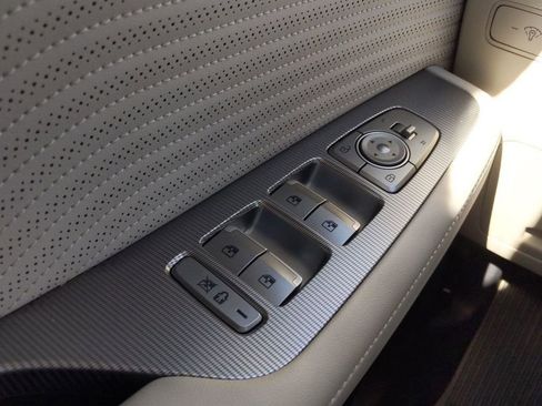 Used 2023 Hyundai Palisade Calligraphy image 26