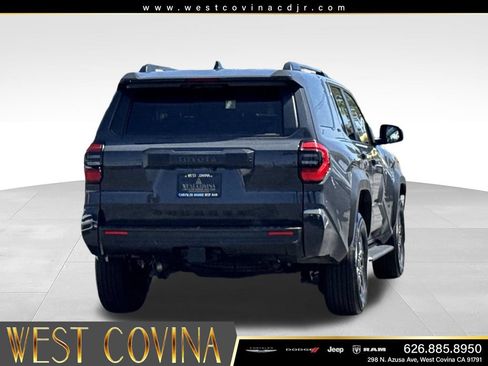Used 2025 Toyota 4Runner SR5 AWD/4WD image 10