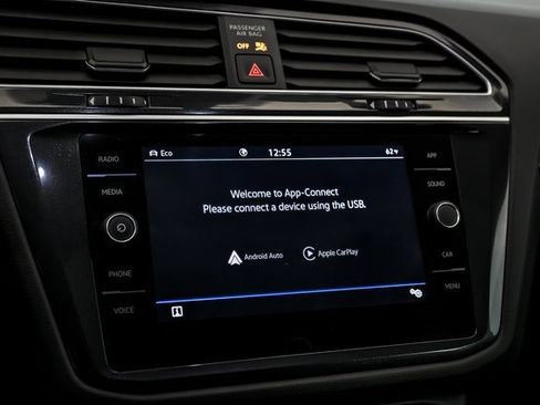 Certified 2024 Volkswagen Tiguan SE image 19