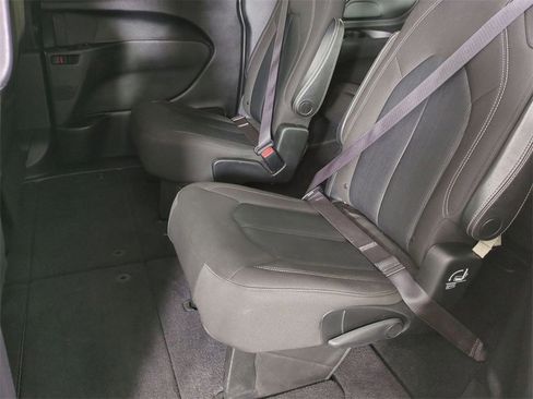 Used 2020 Chrysler Pacifica Touring w/ S Appearance Package image 23