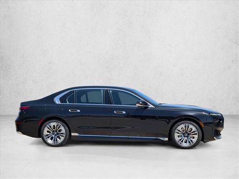 Used 2025 BMW i7 eDrive50 w/ Premium Package RWD image 4