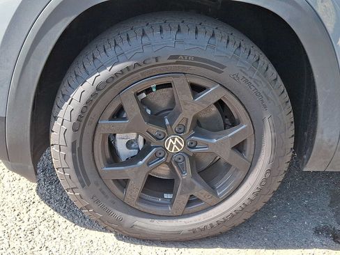 Used 2025 Volkswagen Atlas Peak Edition SE AWD/4WD image 6
