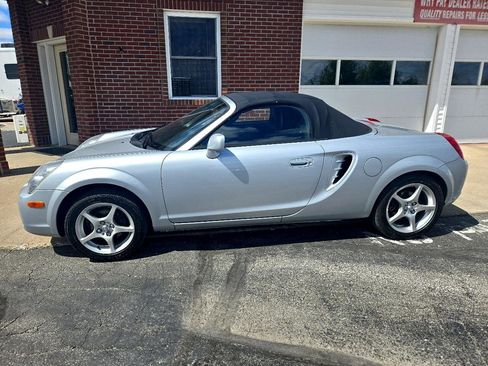 Used 2003 Toyota MR2 image 2