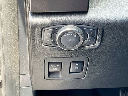 Used 2018 Ford F150 XLT w/ Equipment Group 302A Luxury AWD/4WD image 10