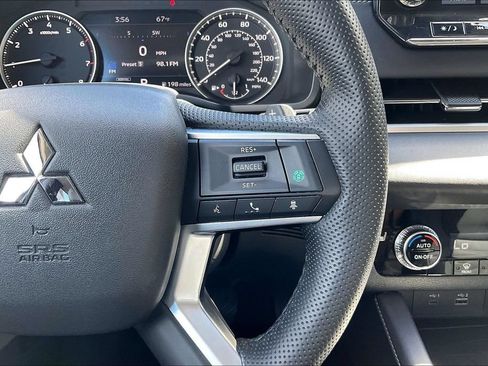 Used 2024 Mitsubishi Outlander SE AWD/4WD image 18