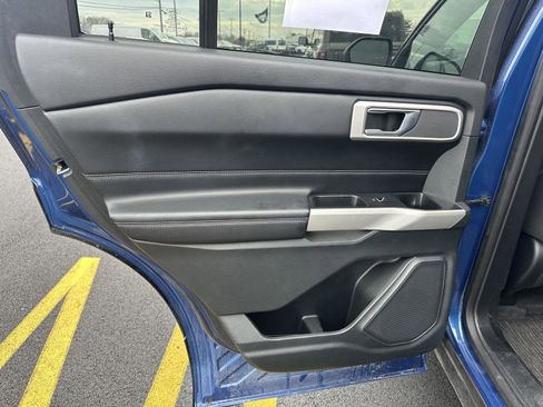 Used 2021 Ford Explorer XLT image 23